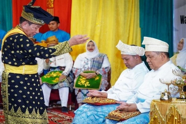 LAM Lakukan Tepuk Tepung Tawar Gubernur dan Wakil Gubernur Riau Abdul Wahid-SF Hariyanto