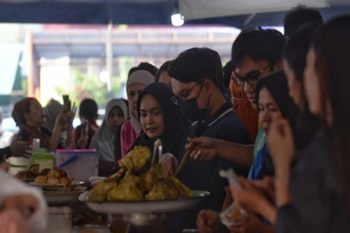 Berburu Takjil Saat Menunggu Berbuka Puasa, 'Bikin Ramadhan Makin Seru'