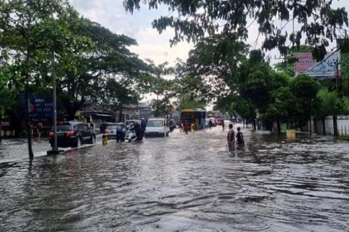 Banjir Melanda Kawasan Penduduk yang Sudah Merendam Pemukiman Warga