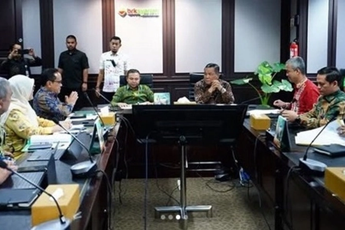 Dihadapan Bank Riau Kepri Syariah Gubernur dan Wakil Gubernur Riau Minta untuk Diperluas Jangkauan Nasabahnya