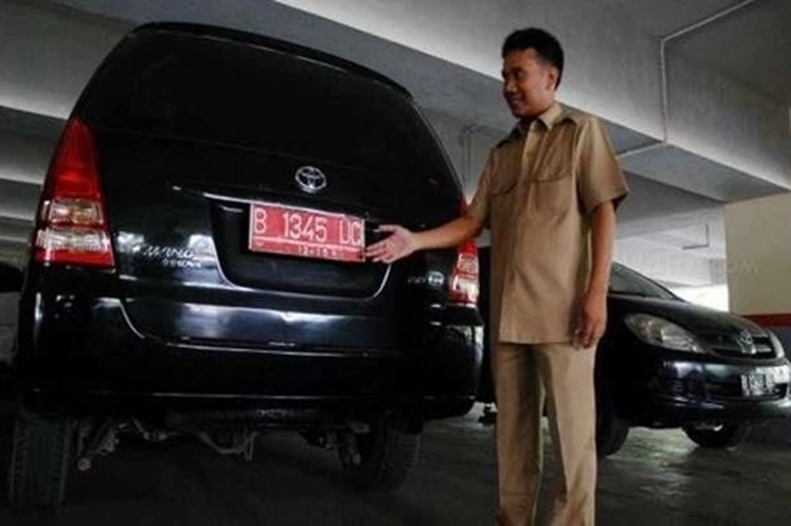 Dewan Terkejut Ada 41 Unit Mobil Dinas di Badan Penghubung Riau di Jakarta