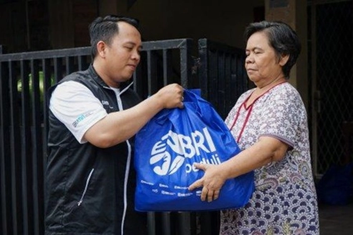 Bank Rakyat Indonesia Pekanbaru Berbagi Bahagia, Salurkan Sembako ke Panti Asuhan dan Panti Werdha