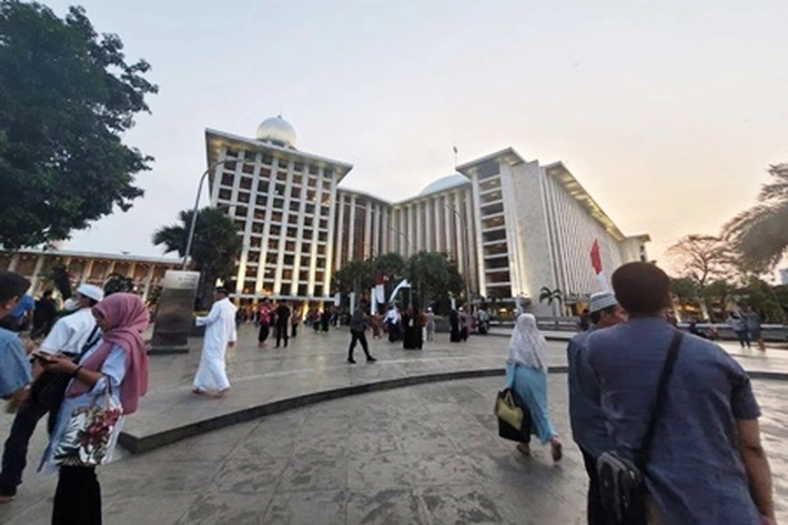 Masjid Istiqlal Sediakan Hotel Kapsul untuk Berbuka Gratis buat Musafir di Ramadhan