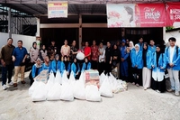 UIR Salurkan Bantuan bagi Warga Terdampak Banjir di Rumbai Pekanbaru