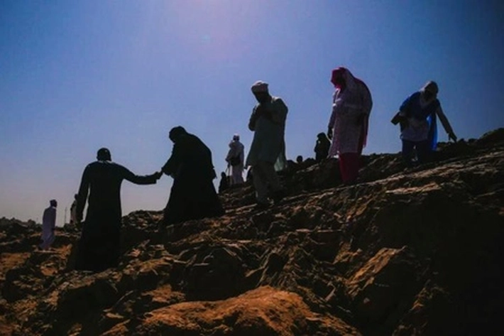 Jabal Uhud Sebuah Bukit Terbesar di Madinah Mengkisahkan Peristiwa Peperangan yang Merengut Nyawa Puluhan Sahabat Nabi Muhammad SAW