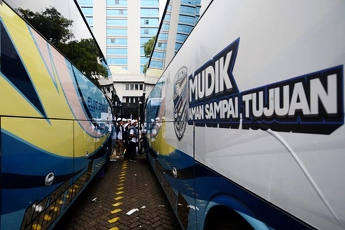 Bulog Lepas Keberangkatan Ratusan Pemudik di Mudik Gratis Lebaran 2025
