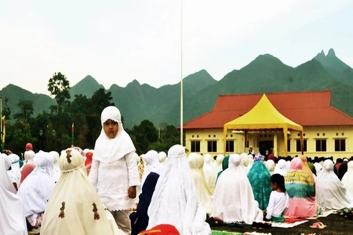 Suasana Idul Fitri di Daik Lingga Masih Pertahankan Tradisi yang Sudah Diwariskan Sejak Turun Temurun