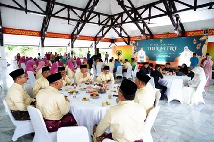 Gubernur Riau Akhiri Open House yang di Hari Terakhir Dihadiri Tamu dari Berbagai Daerah