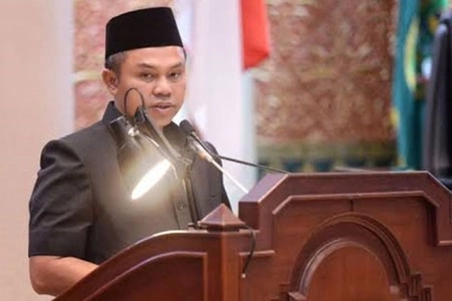 Gubernur Abdul Wahid Ngaku Komitmen Perbaiki Tata Kelola dan Pemerataan Pembangunan di Hadapan Dewan