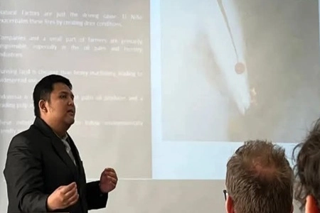 Agung Wicaksono Raih Gelar Doktor di Hongaria yang Berhasil Selesaikan Ilmu Pemerintahan di UIR
