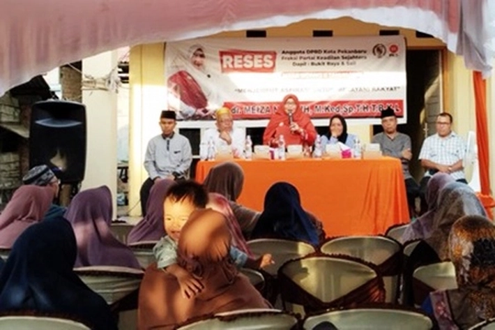 Anggota Dewan Meiza Ningsih Reses di Simpang Tiga Bahas Soal Banjir dan Jalan Rusak