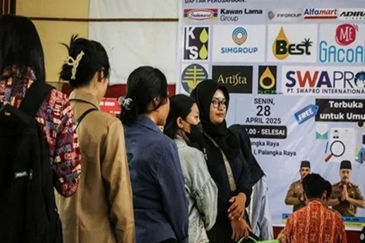 Pemuda Lulusan Sarjana Sekarang Susah Cari Kerja Berjuang 'Mati-matian' Sampai ke Luar Negeri, 'Tapi Sebaliknya Kalau Milih-milih Bisa Enggak Makan'