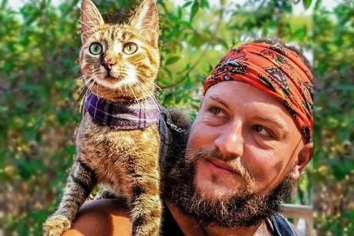 Dean Nicholson Mantan Olahragawan Bersepeda Keliling Dunia Bersama Seekor Kucing Buat kehidupannya jadi Berubah