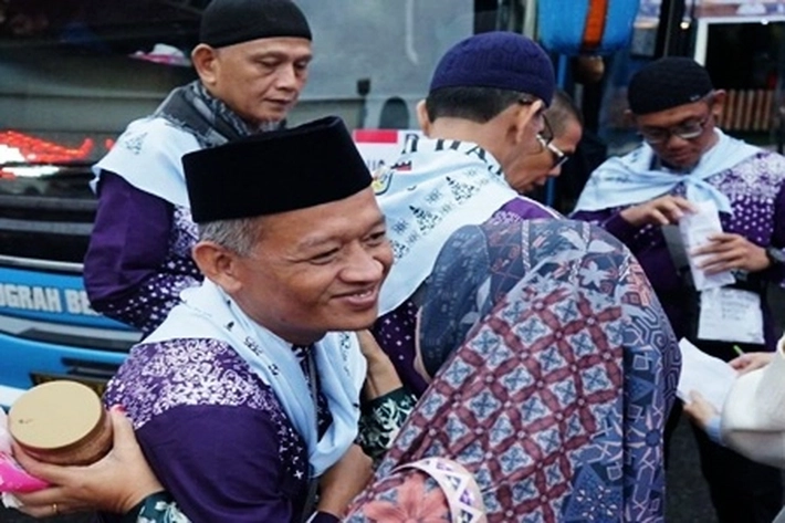 5.047 Calon Jemaah Haji Berangkat Menuju Embarkasi Batam yang Dilepas Pj Sekdaprov Riau