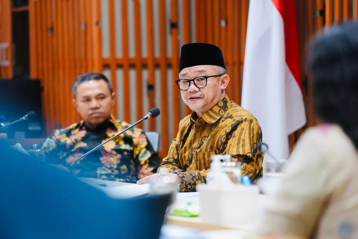 Gubernur Abdul Wahid Minta Revitalisasi 68 Sekolah ke Mendikdasmen RI