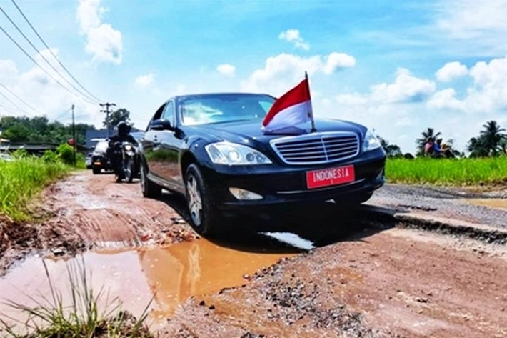 Dewan Desak PUPR Segera Licinkan Jalan Rusak yang Sudah Melanda Kota dan Daerah di Riau