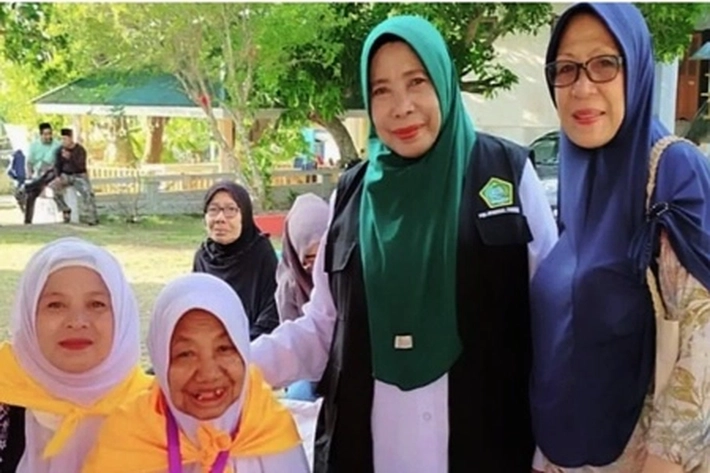 Nenek Nursadek Akhirnya dapat Menunaikan Ibadah Haji ke Tanah Suci Makkah Setelah 17 Tahun Menabung