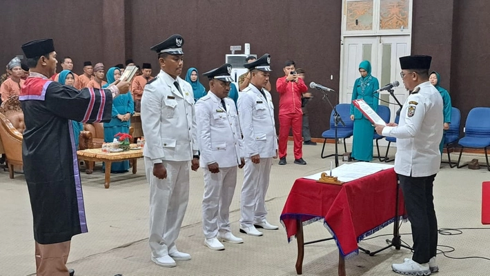 Tiga Kepala Desa di Pelalawan Dilantik Sesuai Pergantian Antar Waktu