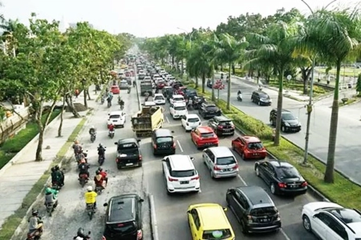 Pemko akan Menata Ulang Kawasan Sepanjang Jalan Jenderal Sudirman yang Menempatkan Videotron Sebagai Tiang Reklame