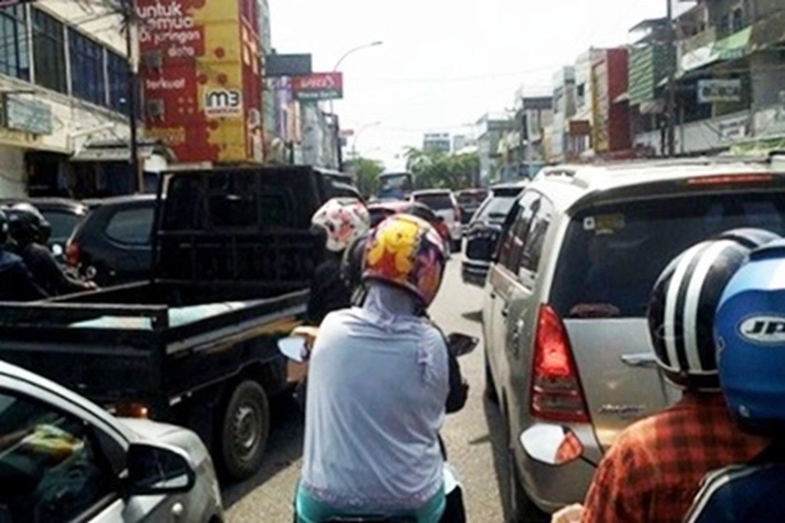 Jalan Riau Mulai Macet yang akan Diberlakukan Sistem Satu Arah