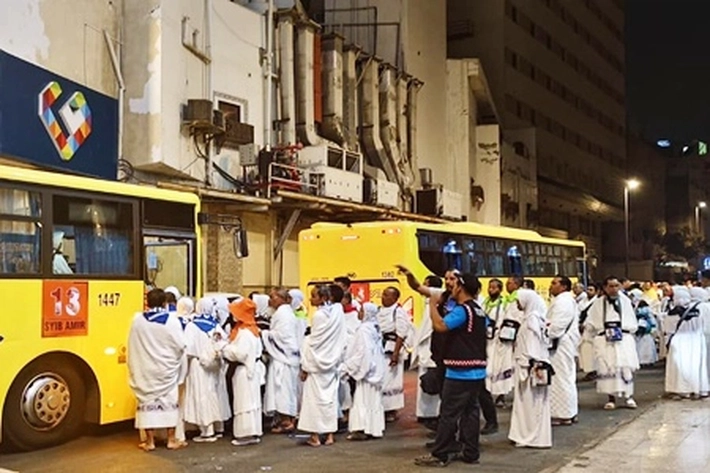 Jemaah Haji Indonesia Mulai Berdatangan ke Makkah al-Mukarramah yang di Antar Jemput Bus Shalawat Inklusif 