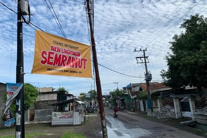 Dewan Apresiasi Pemko Sudah Bersihkan Tiang Reklame Ilegal dan Kabel FO Semrawut 