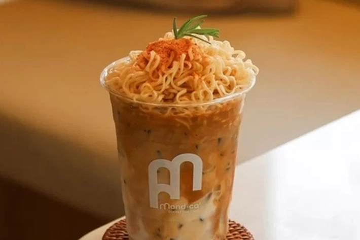 Di Medan Ada Kopi Susu Gula Aren Dicampur 'Mie' yang Semakin Populer 