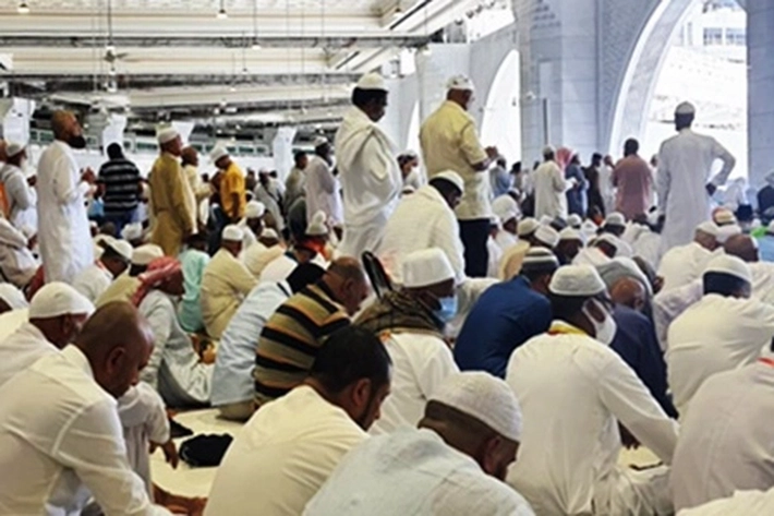Sholat Jumat Perdana Jamaah Haji di Saudi Dimulai Hari Ini, Tapi Tetap Waspadai Penyakit MERS 