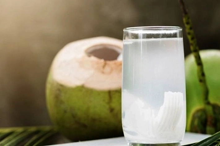 Waktu Terbaik untuk Minum Air Kelapa yang Bisa Bermanfaat Bagi Tubuh