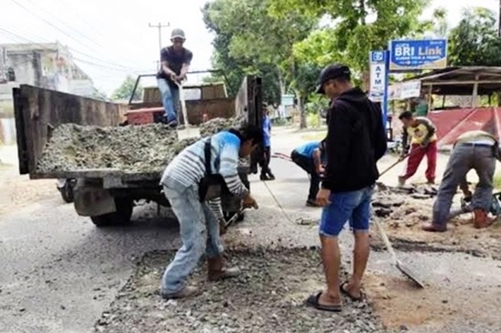 Pemko Perbaikan Jalan Rusak yang Sudah Capai 20 KM akan Disambung Tahun Depan