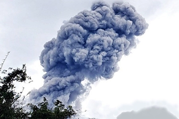 Gunung Marapi di Bukit Tinggi Erupsi 9 Kali Sejak di Bulan Mei 2025