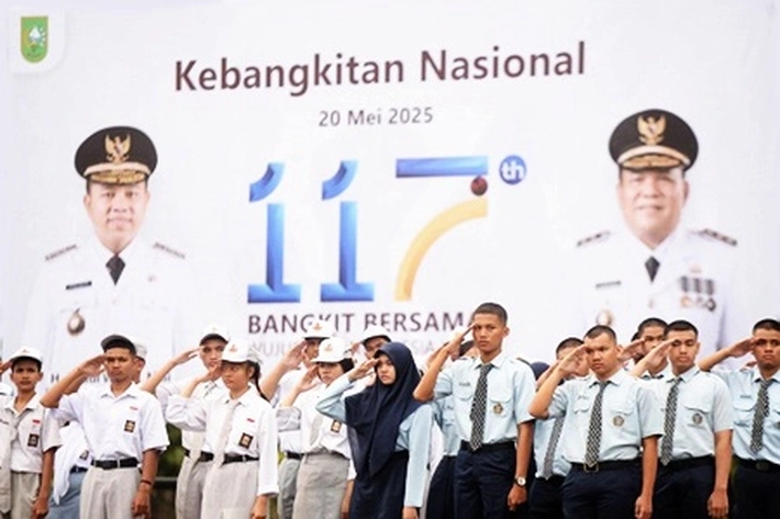 Upacara Peringatan Hari Kebangkitan Nasional Ke-117 Digelar di Halaman Kantor Gubernur Riau