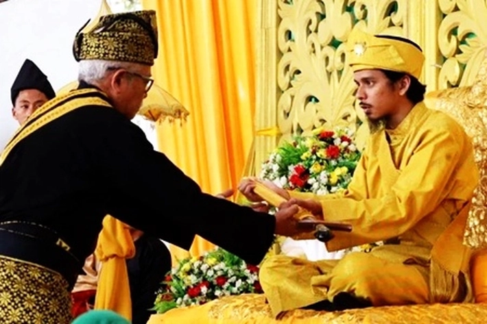 Muhammad Iqbal Alvinananda Abdul Jalil Rahmadsyah Dinobatkan Sebagai Sultan Asahan XIII Oleh Gubernur Sumatera Utara