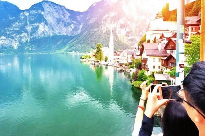 Perilaku para Turis ‘Selfie’ Demi Dapatkan Foto Sempurna untuk Diunggah di Media Sosial Masih jadi Tren