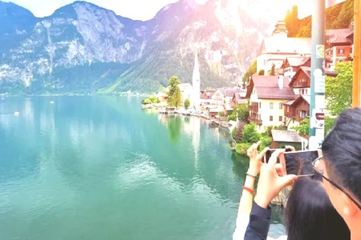 Perilaku para Turis ‘Selfie’ Demi Dapatkan Foto Sempurna untuk Diunggah di Media Sosial Masih jadi Tren