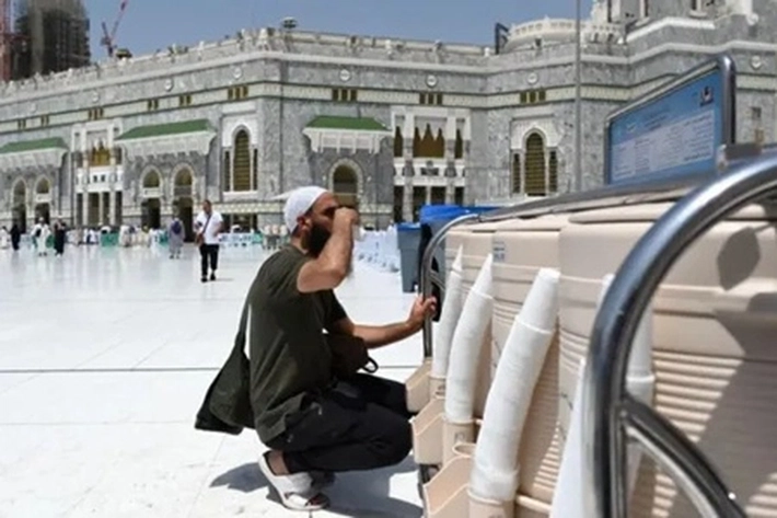 Arab Saudi Habiskan 3.300 Ton Air Zamzam dalam 15 Hari di Musim Haji yang Disediakan di Seluruh Masjid 