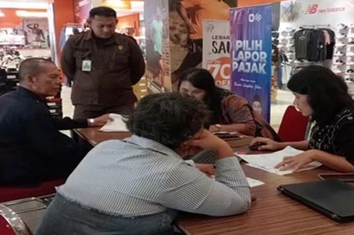  Puluhan Restoran dan Reklame Disegel, Wajib Pajak Ramai-Ramai Lunasinya di Mal SKA Pekanbaru