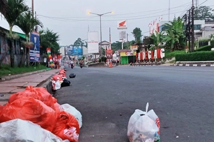 Usai Kontrak dengan PT EPP Diputus, 'Jadi Buat Sampah Berserakan di Tepi Jalan yang Belum Juga Diangkut'