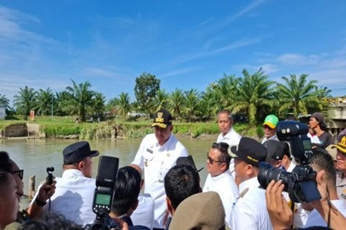 Gubernur Bobby Afif Nasution Lihat Langsung Bendungan Irigasi yang Alami Kerusakan, 'jadi Terganggunya Ribuan Hektar Lahan Persawahan'