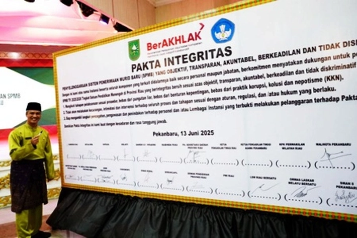 Pemprov Riau Arahkan Kepsek SMA/ SMK Teken Pakta Integritas Agar Tidak Curang dalam Penerimaan Siswa Baru, 'yang Diharap Daya Tampungnya Tercukupi'