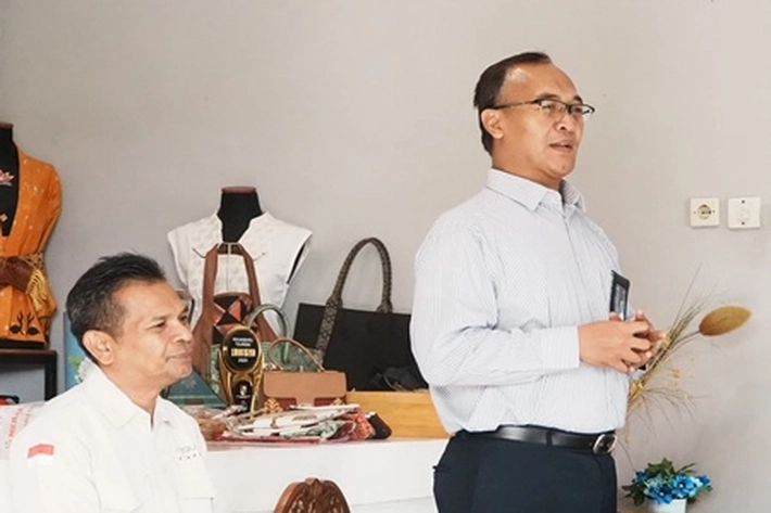 Bandara Sultan Syarif Kasim II Buat Pelatihan Membatik untuk Penyandang Disabilitas