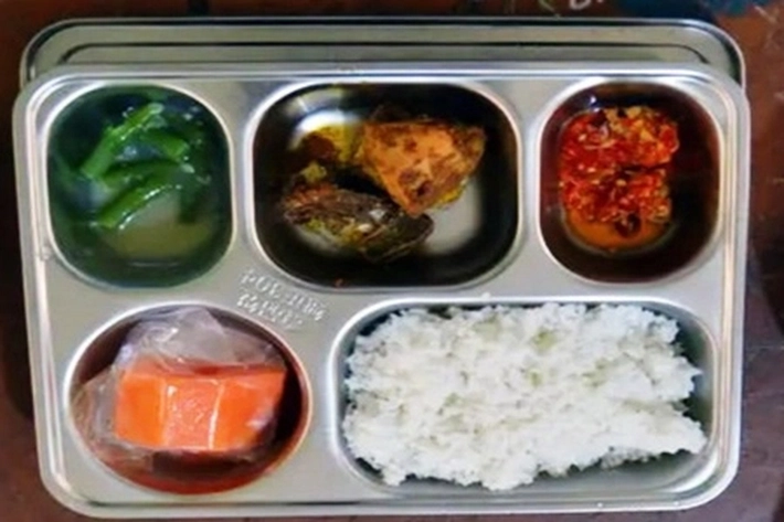Ribuan Siswa Diduga Keracunan Makan Bergizi Gratis, Pakar Gizi: 'Program Itu Sebaiknya Dihentikan Sementara Waktu'
