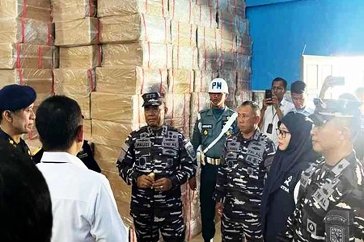 TNI AL Amankan 2,5 Juta Bungkus Rokok Ilegal Asal Thailand yang Sudah Rugikan Negara