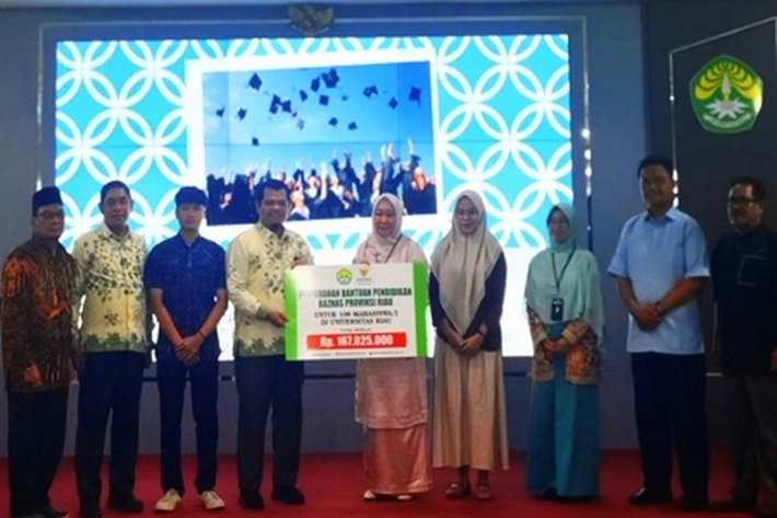 Baznas Riau Salurkan Zakat pada 108 Mahasiswa untuk Bayar UKT Senilai Rp167 Juta