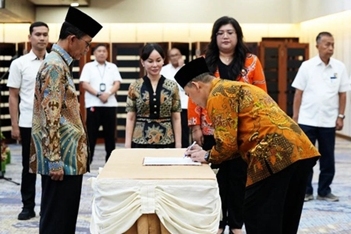 Amsakar Achmad Lantik Kolonel Laut Tanto Budiharto Jadi Direktur RSBP Batam