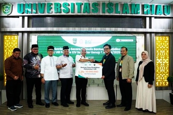 Baznas Salurkan Bantuan Pendidikan untuk 25 Mahasiswa UIR