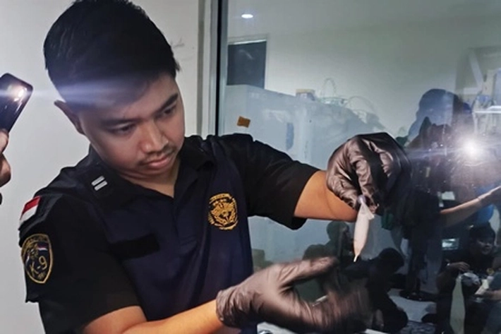 Petugas Gabungan Tangkap Warga Negara Asing karena Selundupkan Narkoba di Bandara SSK II Pekanbaru