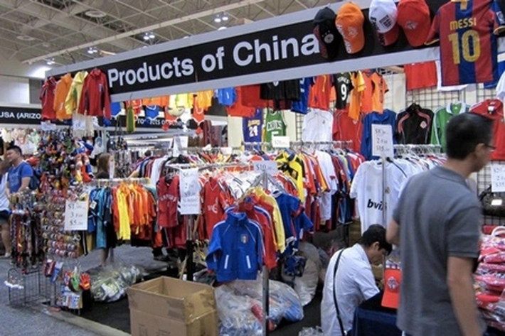Baju Buatan China Membanjiri Indonesia Ditengah Perang Tarif dengan AS, 'yang Terus Cari Pasar Baru dengan Barang Impor Murah'