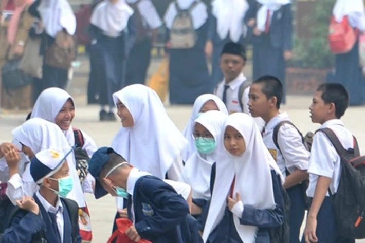 Meski Sudah Menyentuh Tak Sehat, Sekolah di Kabupaten Kota Belum Diliburkan