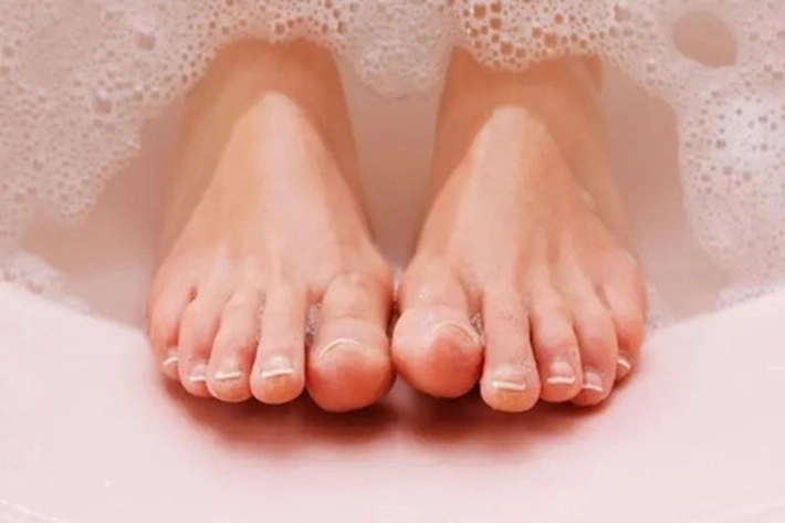 Ada Miliaran Bakteri di Kaki, Ahli: Pastikan Keringkan Setelah Dicuci